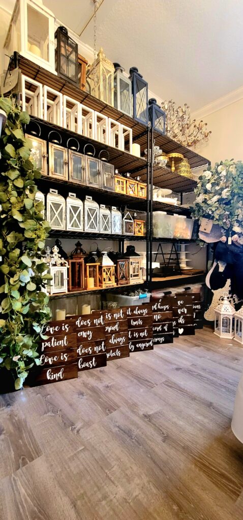 The Something Borrowed room at the Heart D Farm Wedding Venue is full of included wedding decor to decorate for your wedding day.  Lanterns, signs, cake displays and much more.